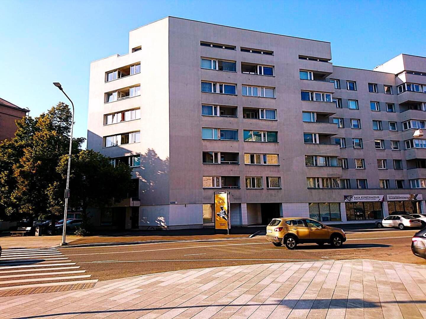 Center Raua With Balcony Butas